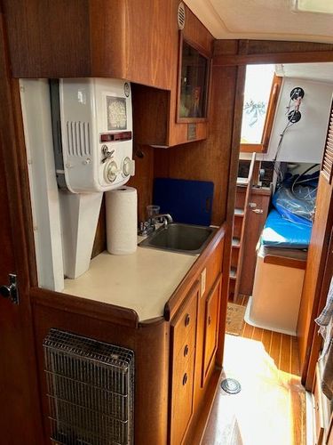 1981 Hinterhoeller Niagara 35